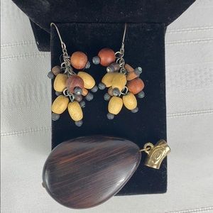 Fashion Jewelry Lot of 2 Dangle Earrings & Pendant